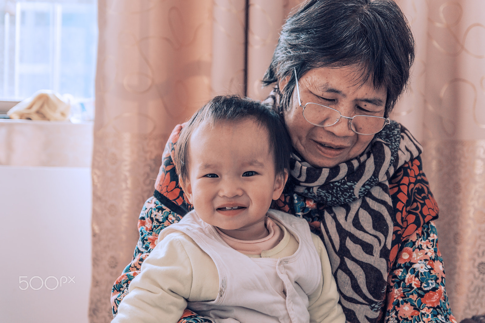 Nikon D3200 sample photo. Niece and grandma in the afternoon photography