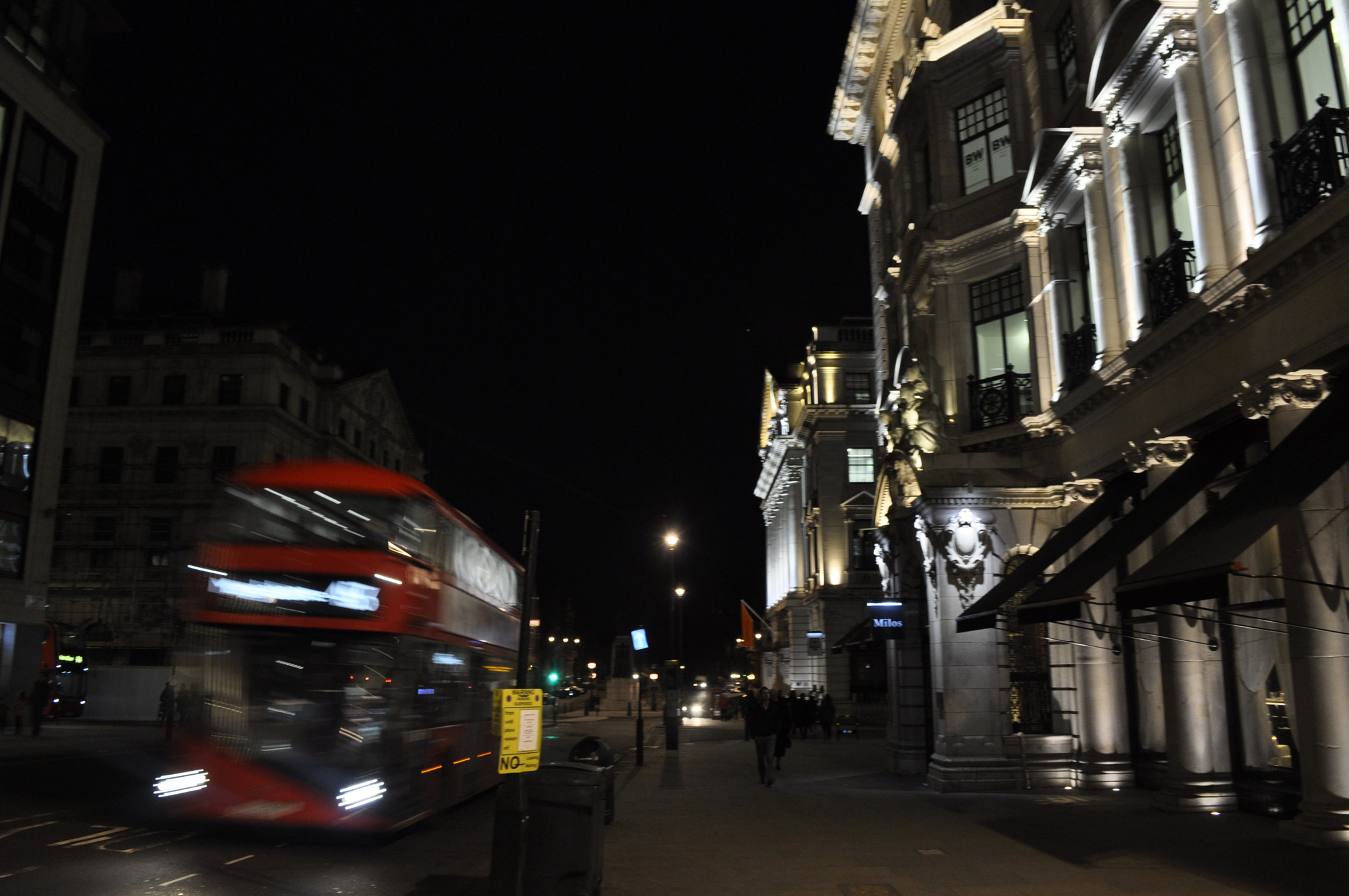 Nikon D5000 sample photo. London by night photography