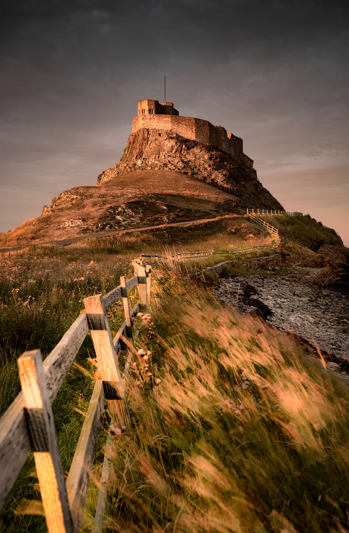 AF Nikkor 35mm f/2 sample photo. Holy island fence sunset photography