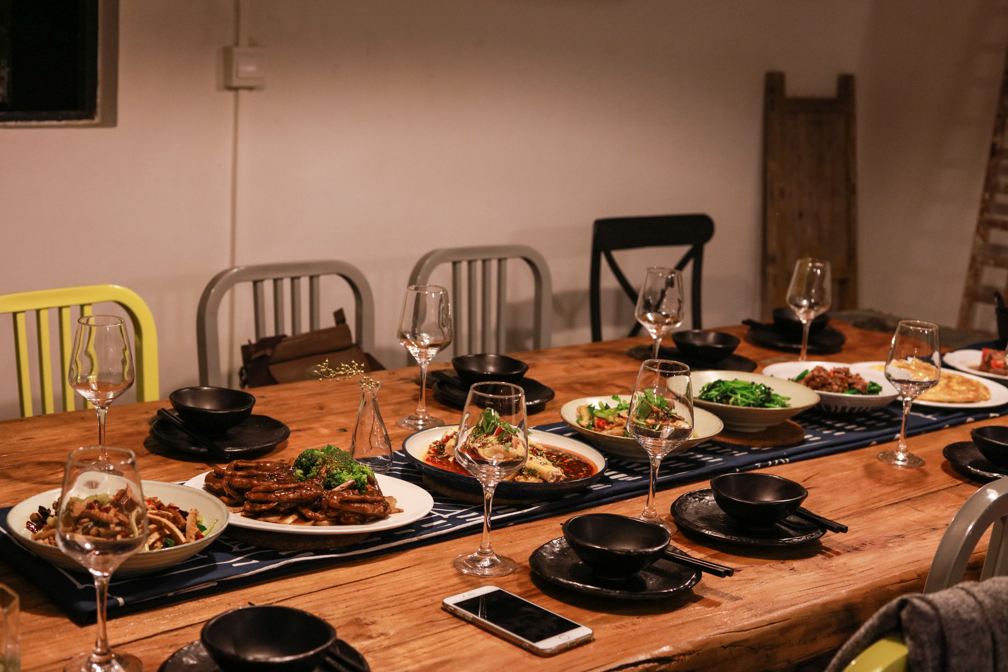 Canon EOS 5DS R sample photo. Family dinner photography