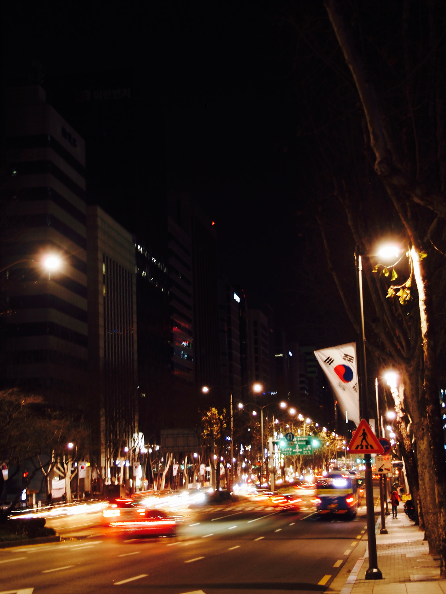 Olympus M.Zuiko Digital 14-42mm F3.5-5.6 II sample photo. Seoul, 23:00 photography
