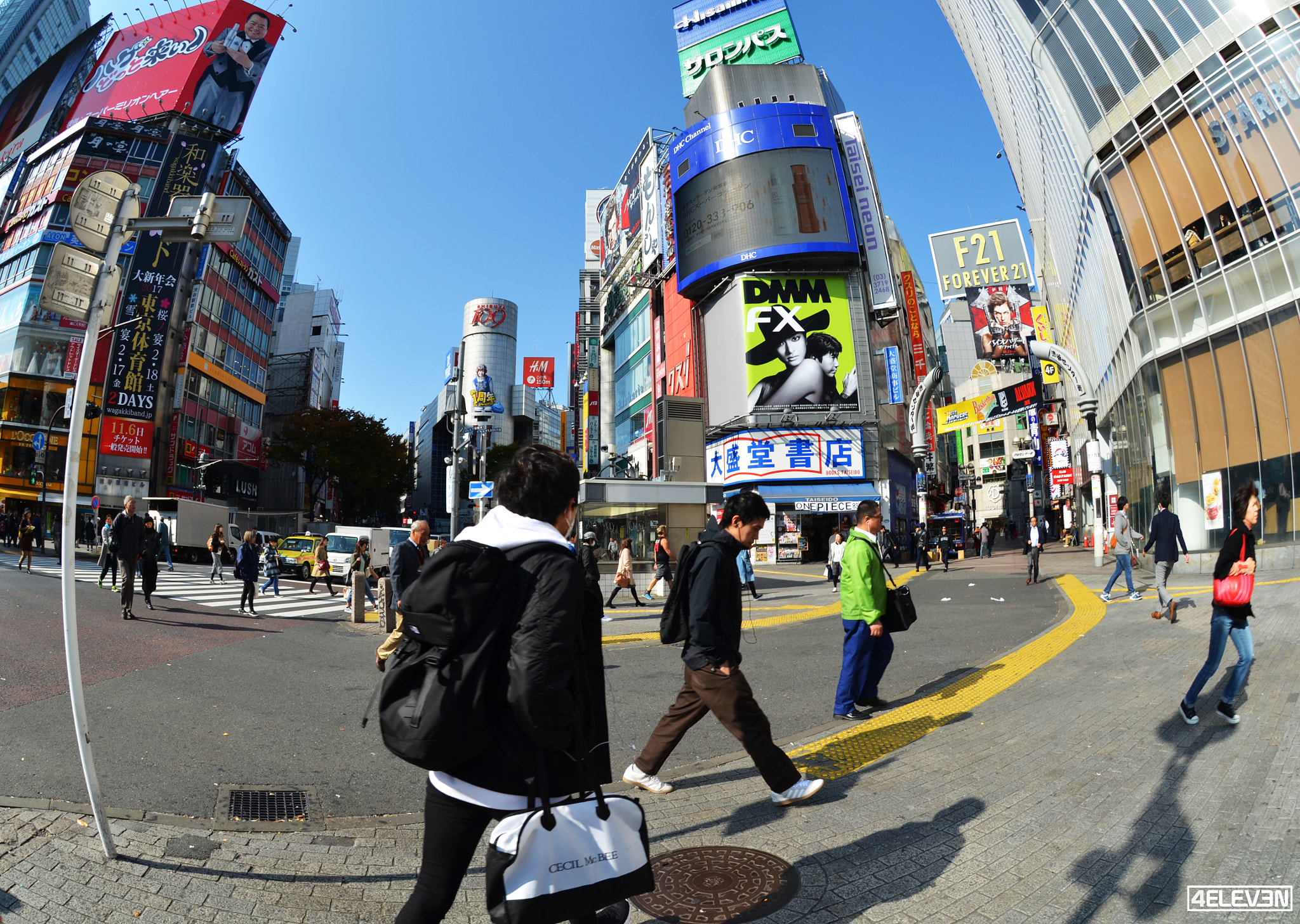 Nikon AF DX Fisheye-Nikkor 10.5mm F2.8G ED sample photo. Shibuya crossing photography