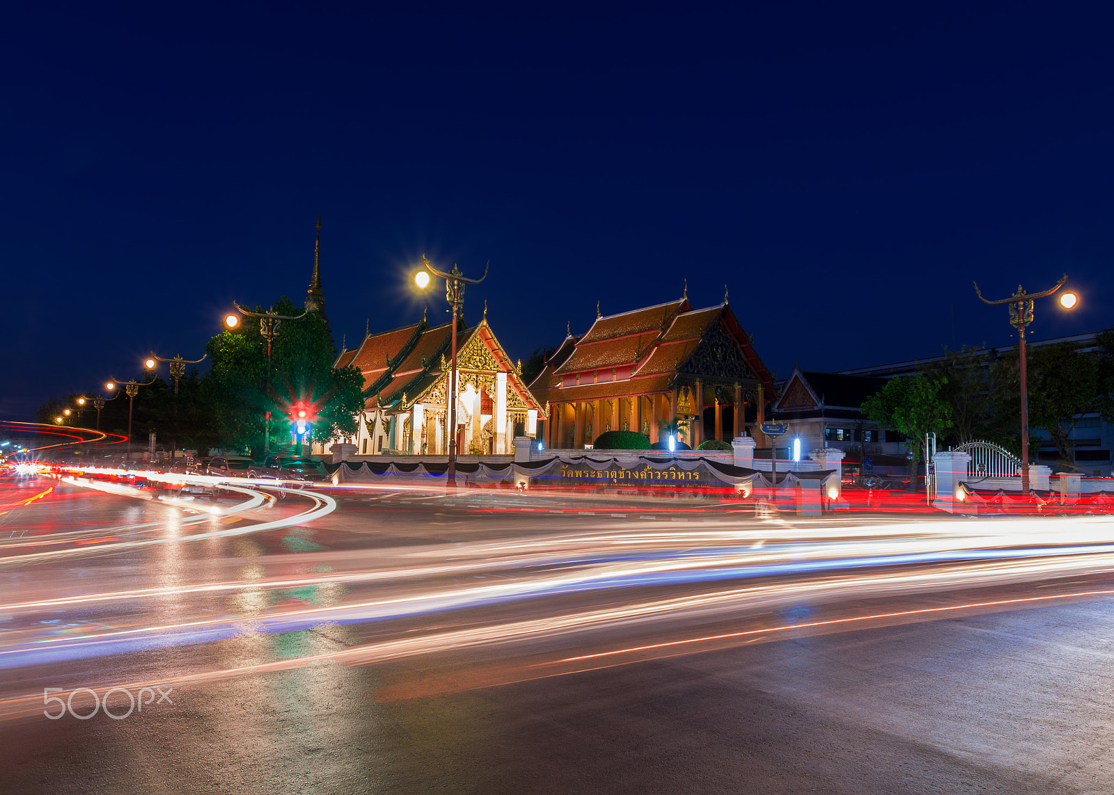 Sigma 17-70mm F2.8-4 DC Macro OS HSM | C sample photo. Wat phrathat chang kham worawihan in twilight scene. photography