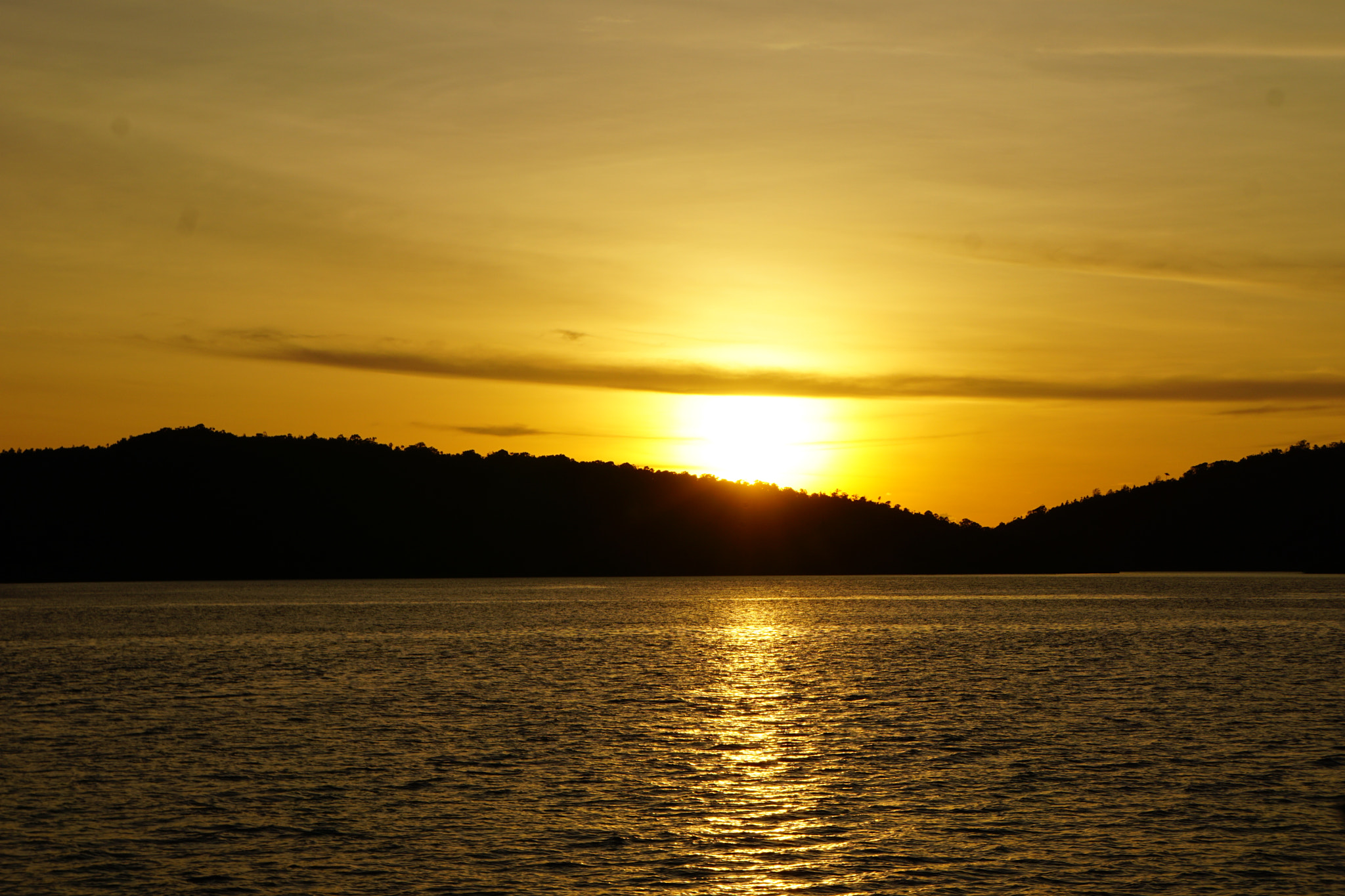 Sony E 18-55mm F3.5-5.6 OSS sample photo. Sunset over the ocean photography