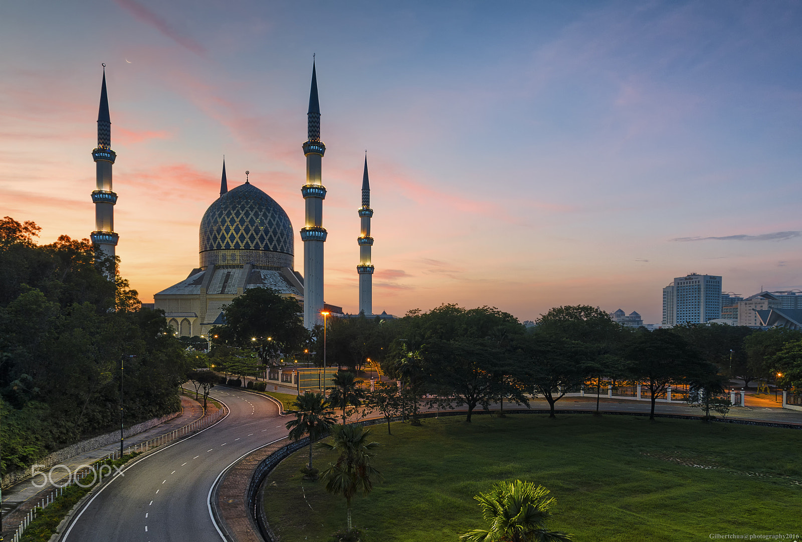Sigma 17-70mm F2.8-4 DC Macro OS HSM sample photo. Sultan salahuddin abdul aziz shah mosque photography
