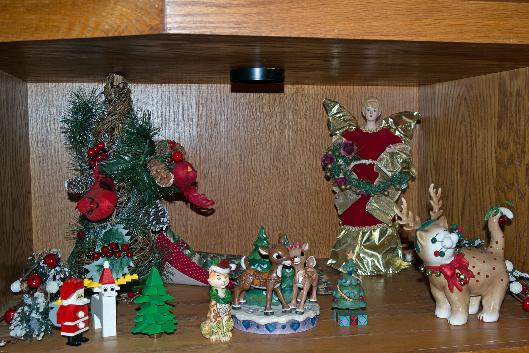 Samsung NX30 + Samsung NX 18-55mm F3.5-5.6 OIS sample photo. Christmasdecorations photography
