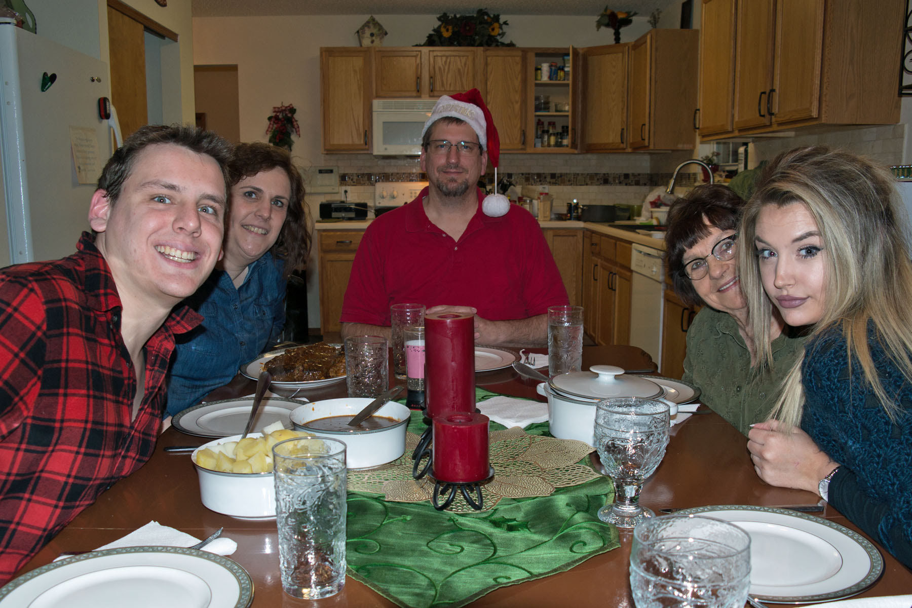 Samsung NX30 + Samsung NX 18-55mm F3.5-5.6 OIS sample photo. Christmasevedinner photography