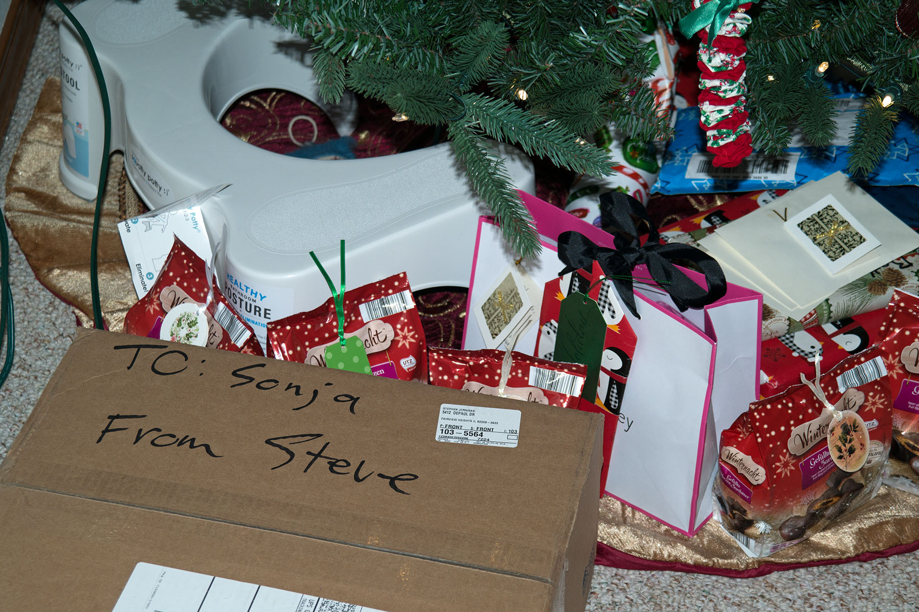 Samsung NX30 + Samsung NX 18-55mm F3.5-5.6 OIS sample photo. Presents photography
