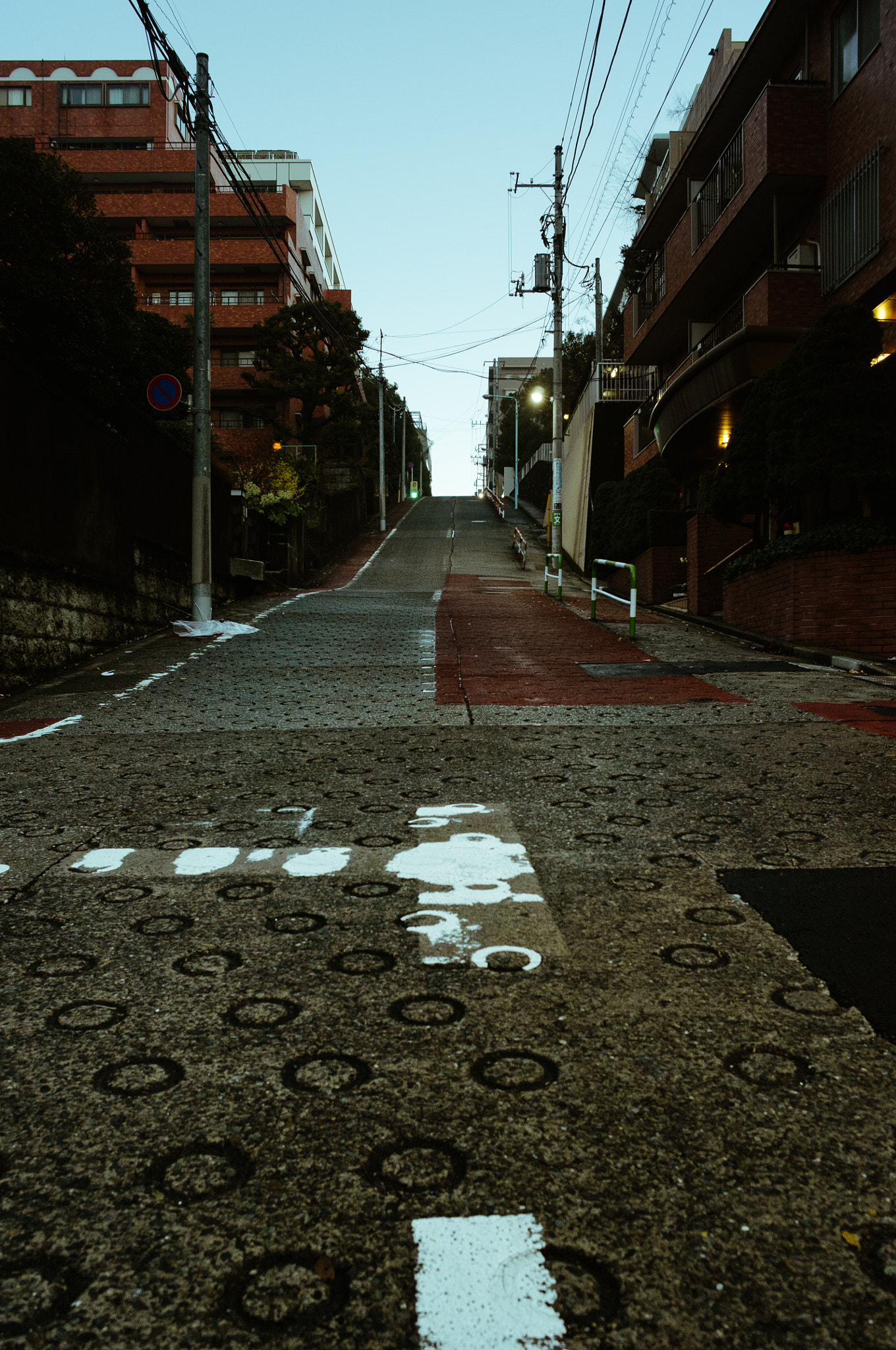 Ricoh GXR A12 sample photo. のぞき坂 nozoki-saka, tokyo photography