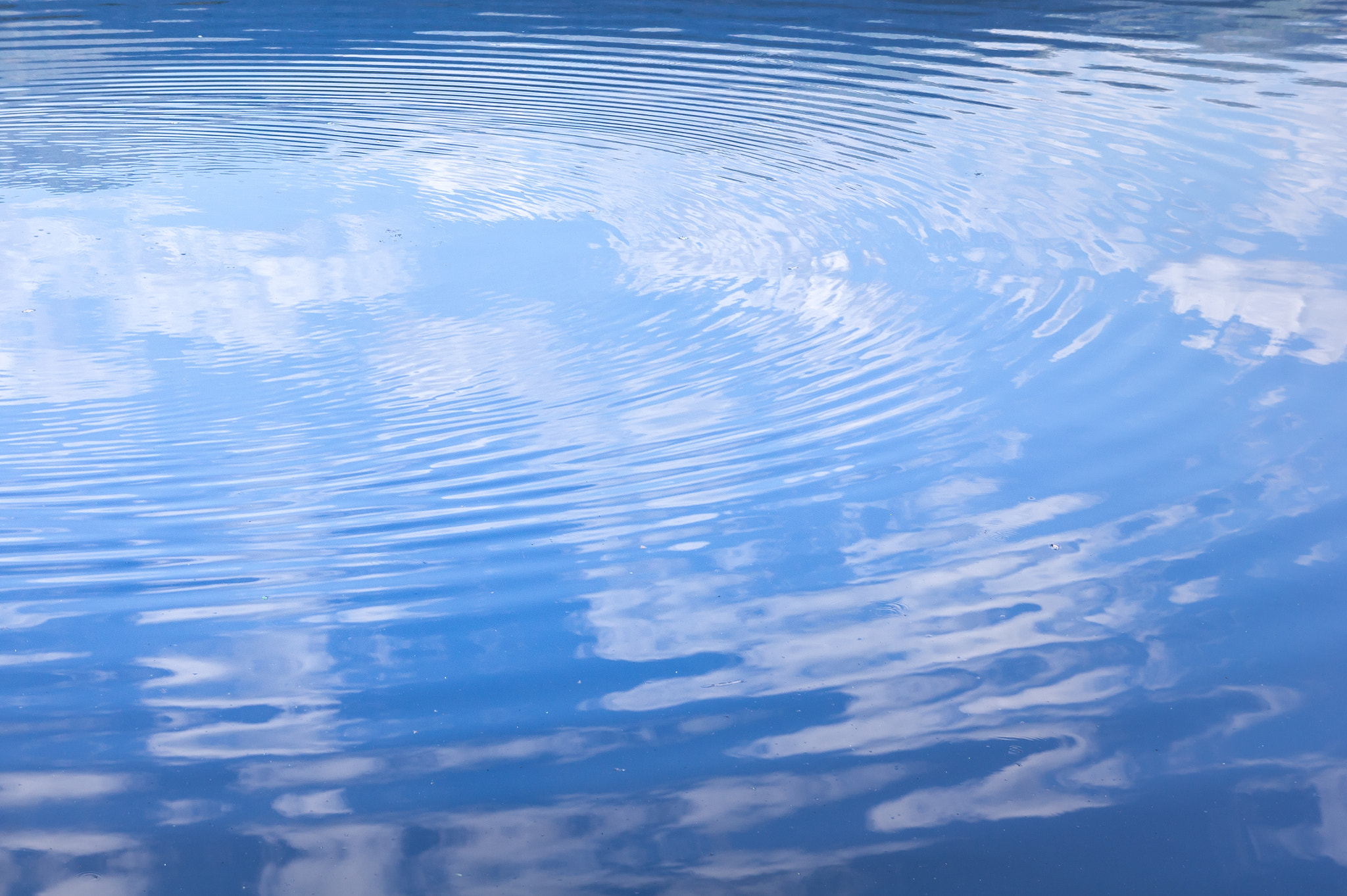 Sony Alpha NEX-3 + Sony E 18-55mm F3.5-5.6 OSS sample photo. Water drop and still the blue sky photography