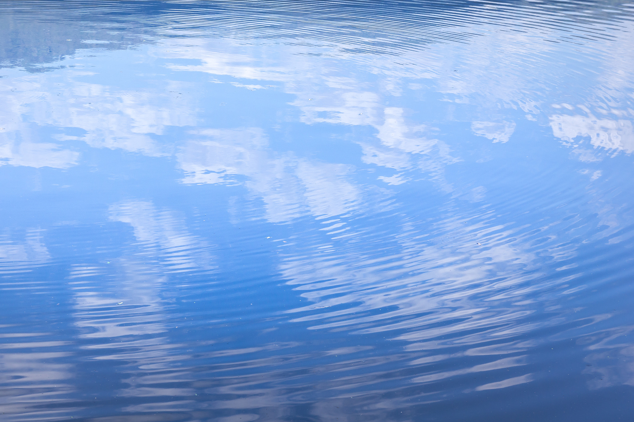 Sony Alpha NEX-3 + Sony E 18-55mm F3.5-5.6 OSS sample photo. Water drop and still the blue sky photography
