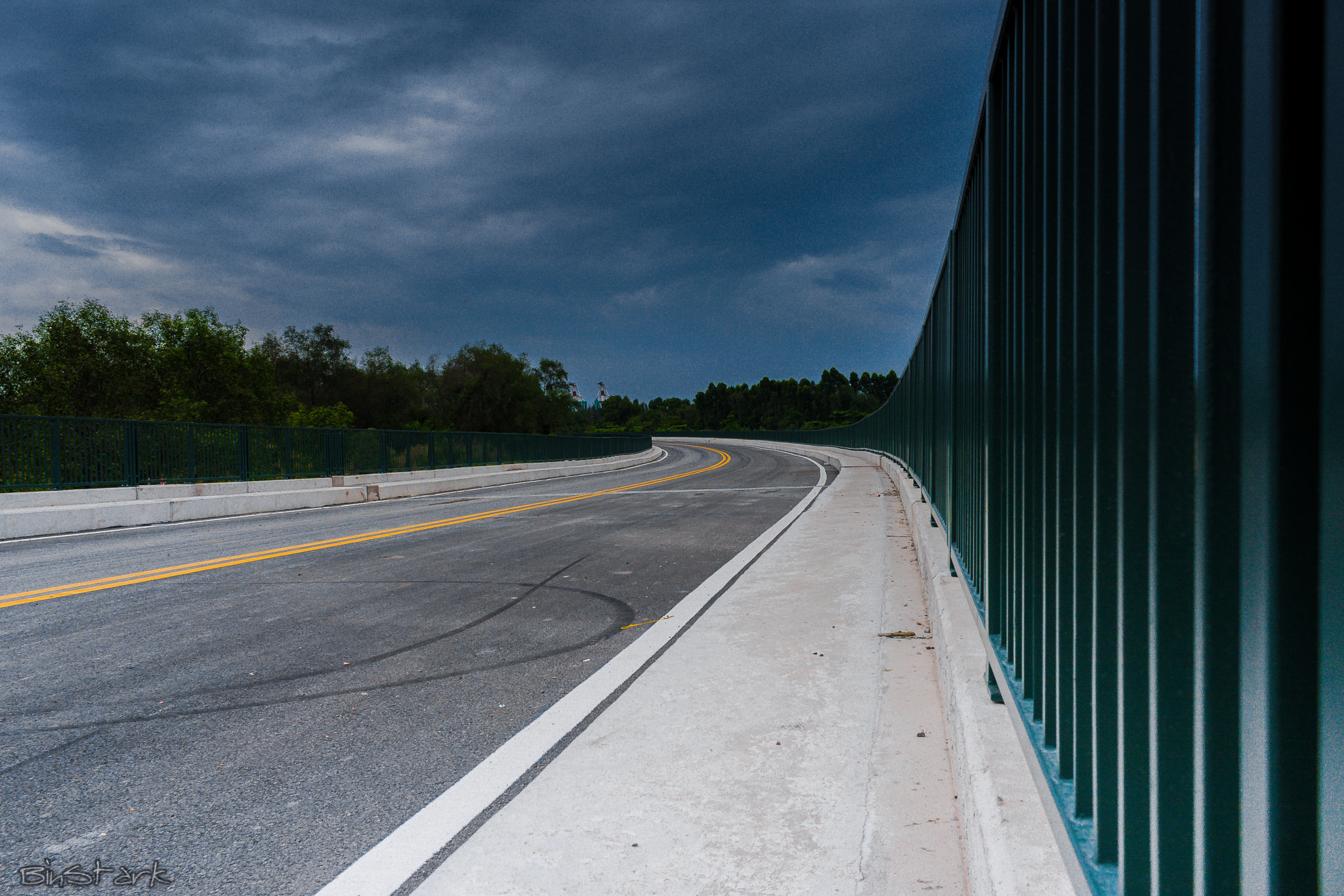 Canon EOS 40D sample photo. A long road without people photography