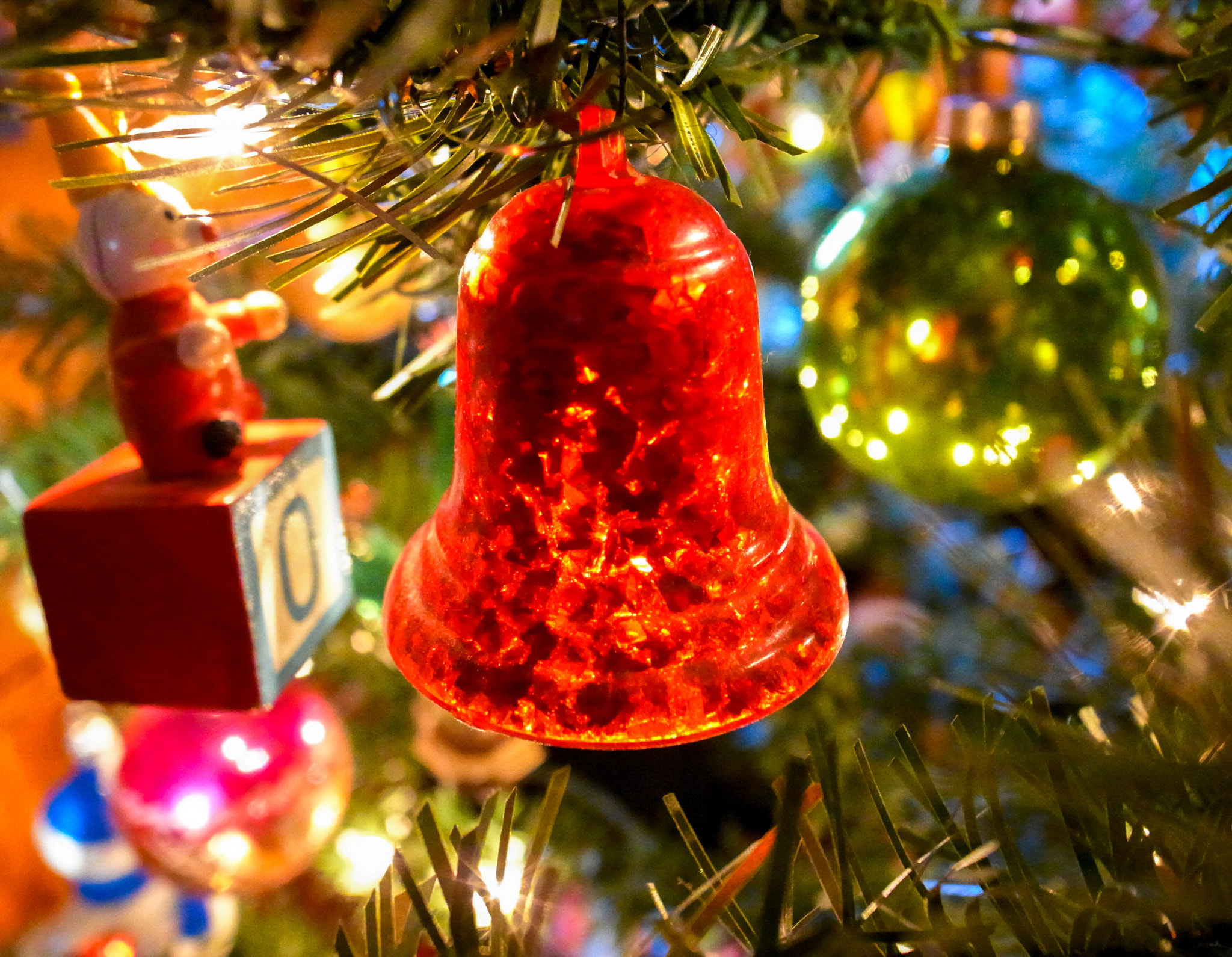 RICOH GR LENS sample photo. Christmas tree ornaments photography