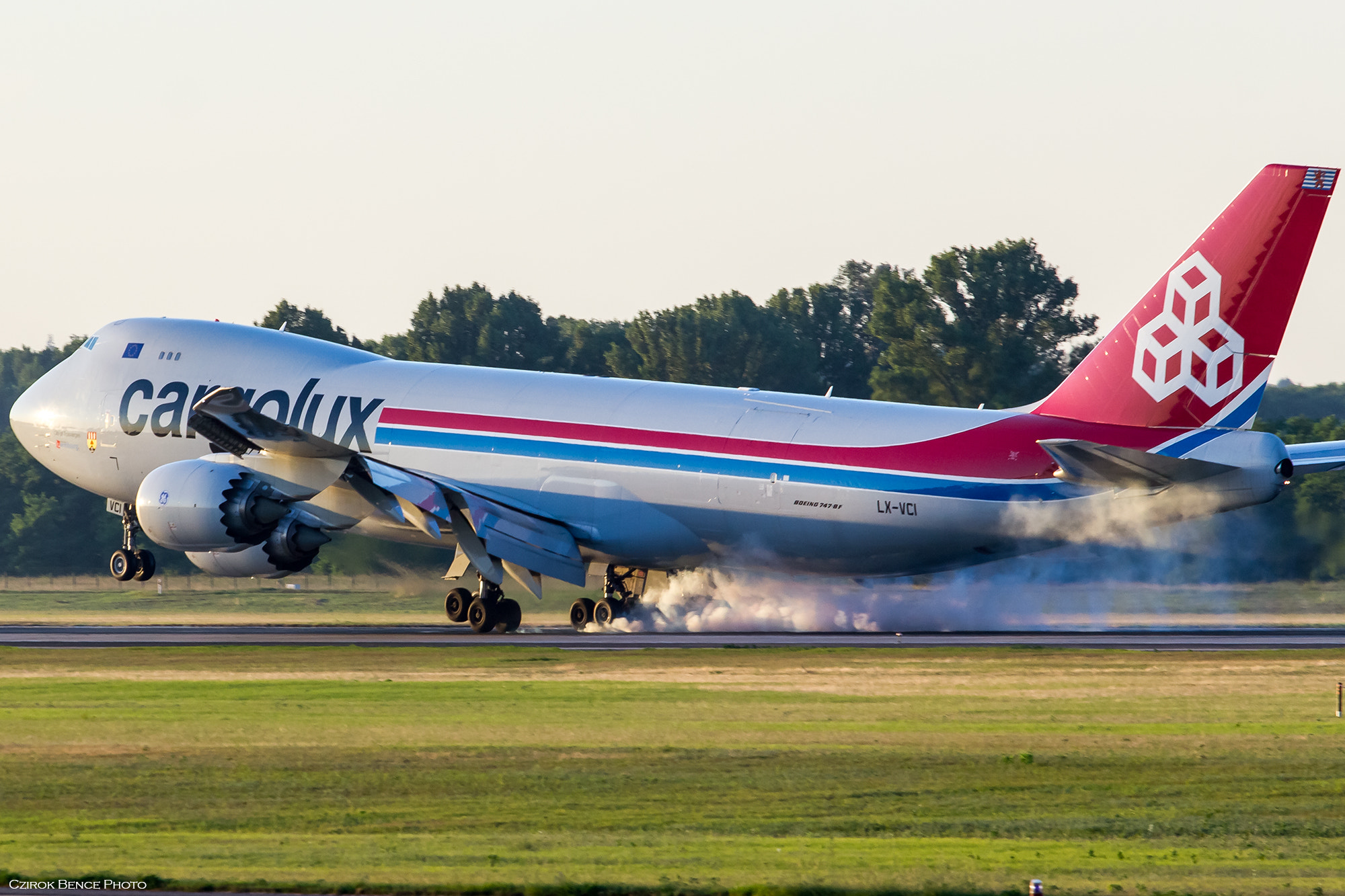 Canon EOS 550D (EOS Rebel T2i / EOS Kiss X4) + Canon EF 70-200mm F4L USM sample photo. Cargolux landing photography