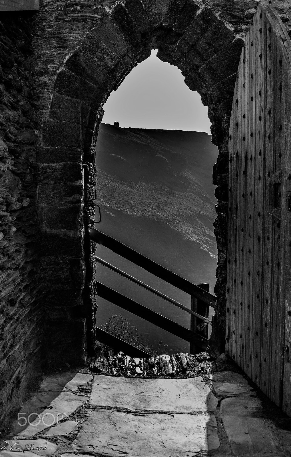 Canon EF-S 18-55mm F3.5-5.6 III sample photo. Exit from arthur's castle. photography