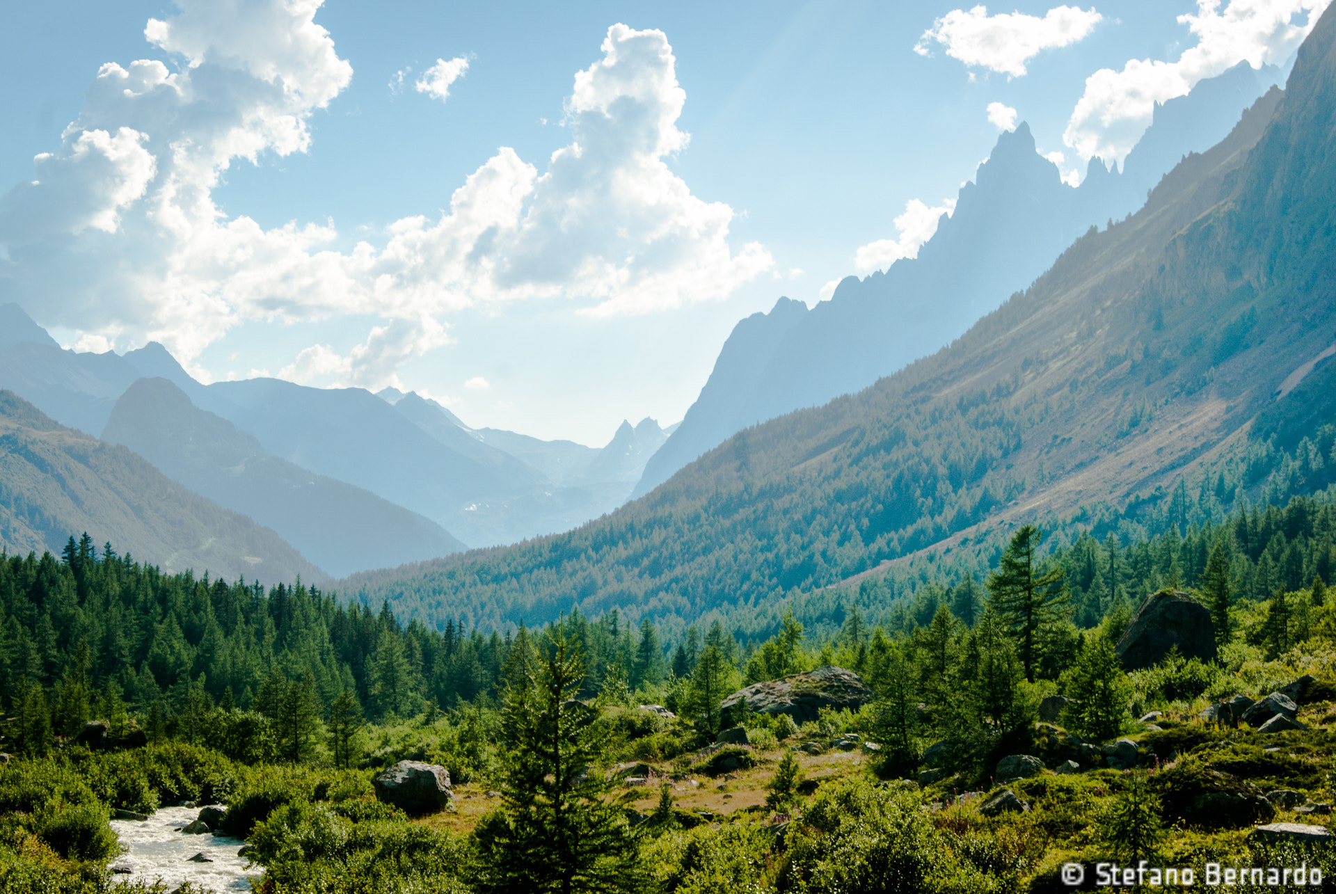 Sony Alpha DSLR-A230 + Sony DT 18-55mm F3.5-5.6 SAM sample photo. Green mountains photography
