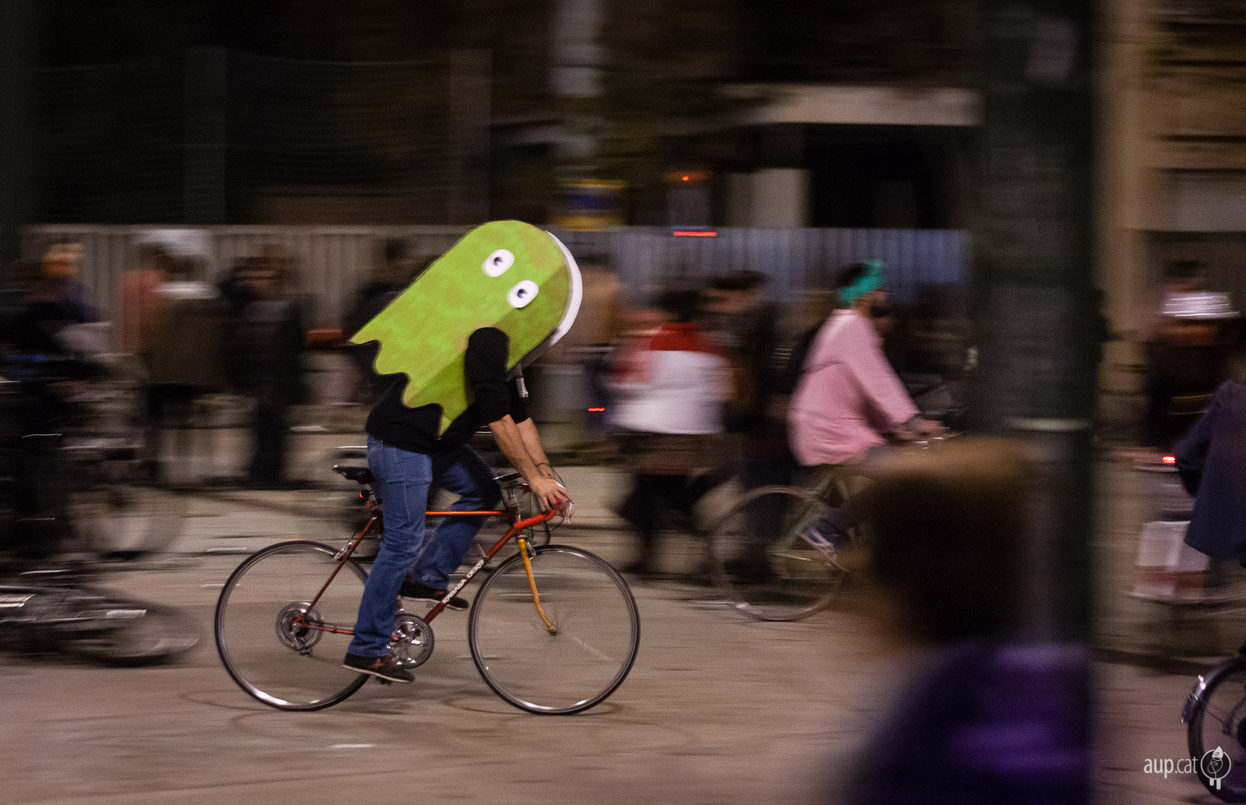 Canon EF 70-300mm F4-5.6 IS USM sample photo. When pac-man finds a power pellet photography