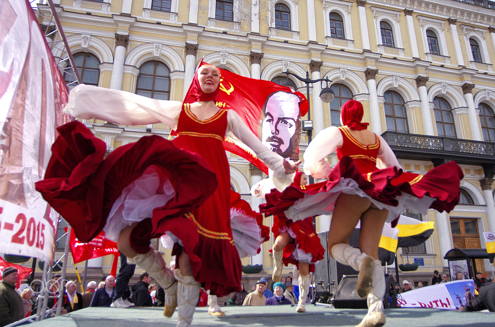 Sigma AF 10-20mm F4-5.6 EX DC sample photo. Red dance photography