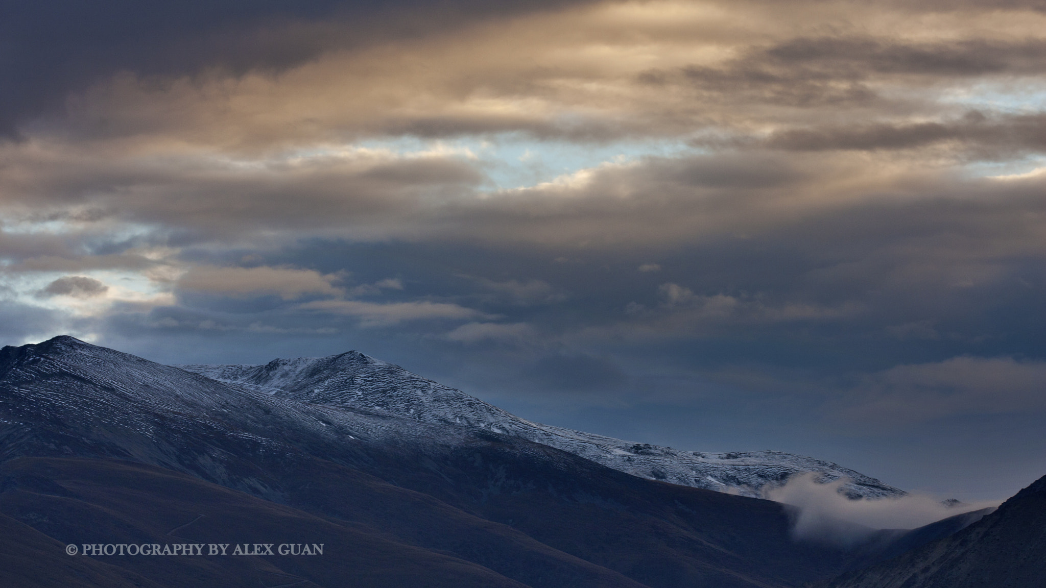 Canon EOS 40D sample photo. Foggy valley photography