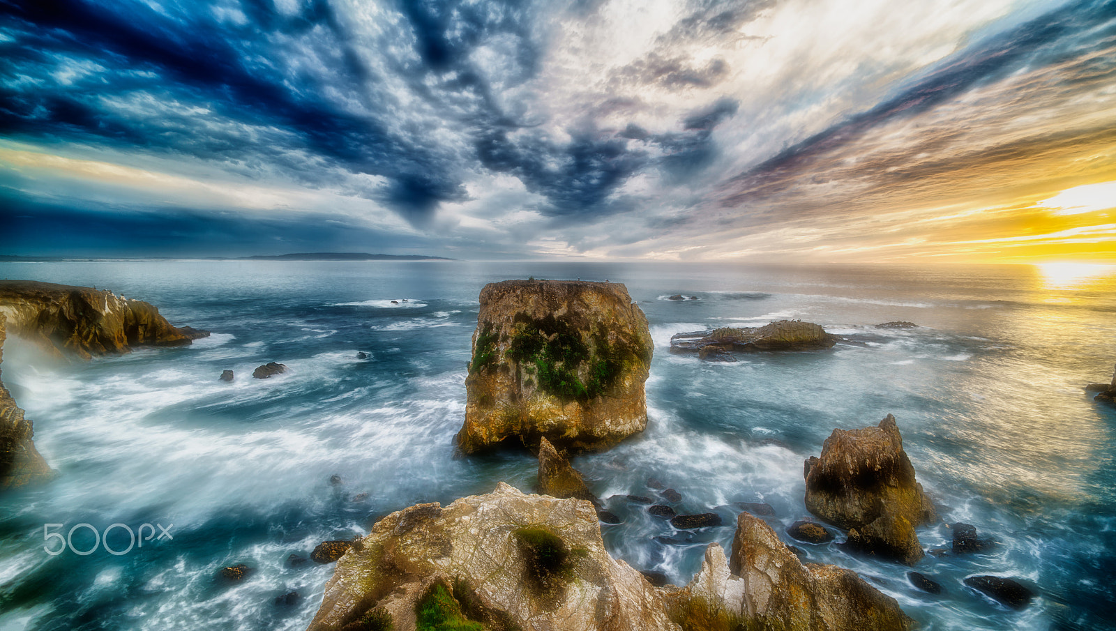 Sony a7R II + Voigtlander SUPER WIDE-HELIAR 15mm F4.5 III sample photo. Shell beach misty view photography