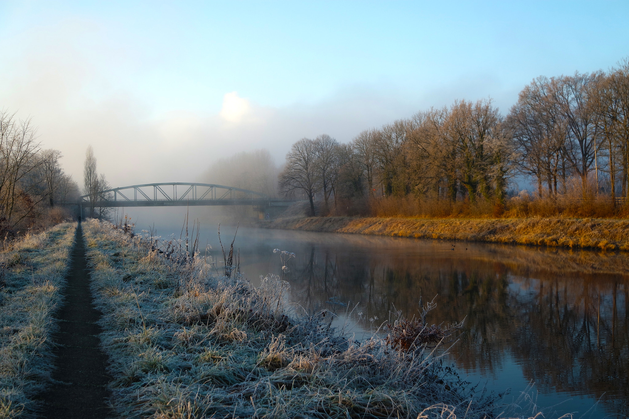 Samsung NX 16-50mm F3.5-5.6 Power Zoom ED OIS sample photo. Frosty morning in bunde. photography