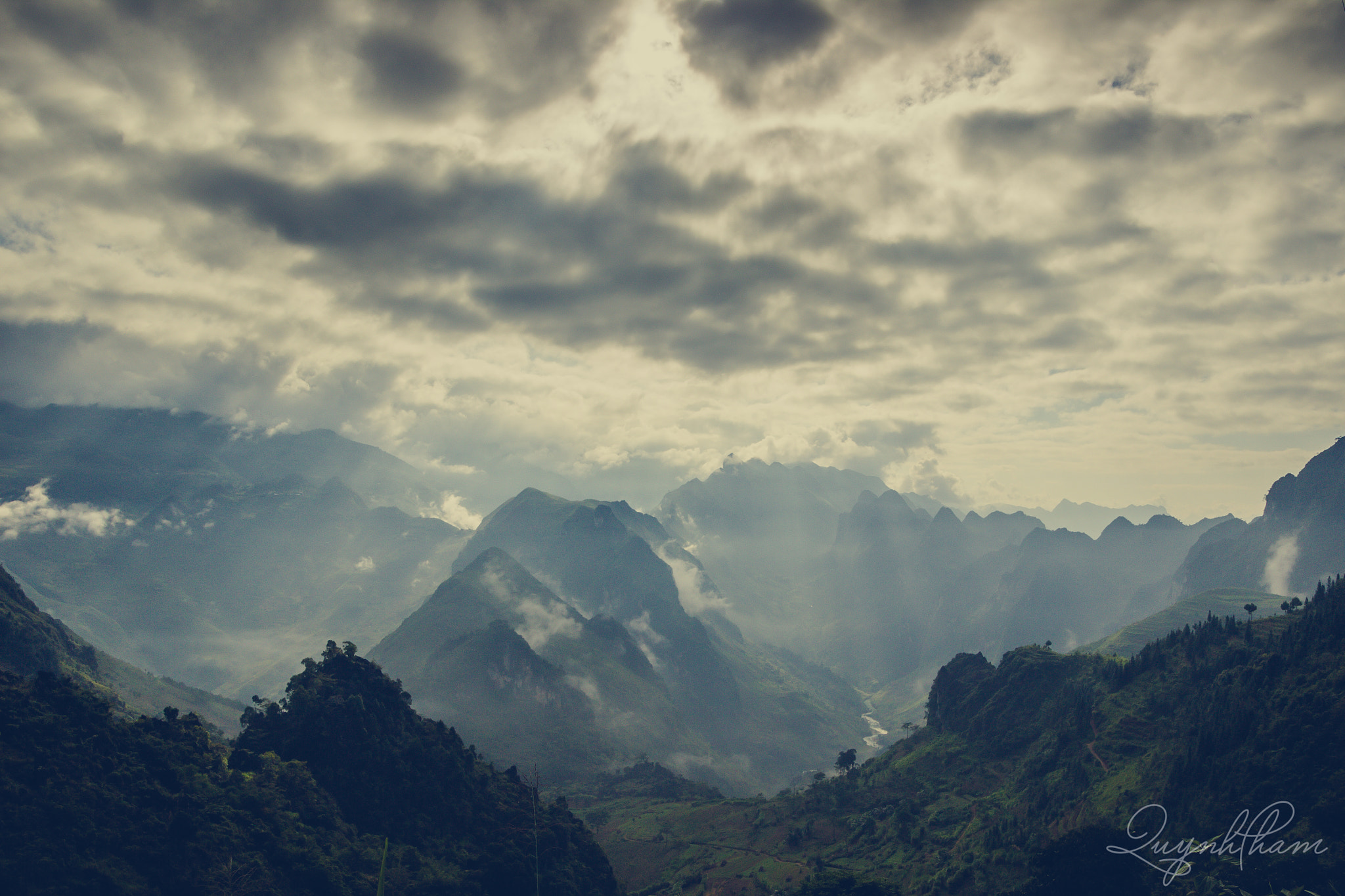 Canon EOS 600D (Rebel EOS T3i / EOS Kiss X5) sample photo. Clouds drift photography