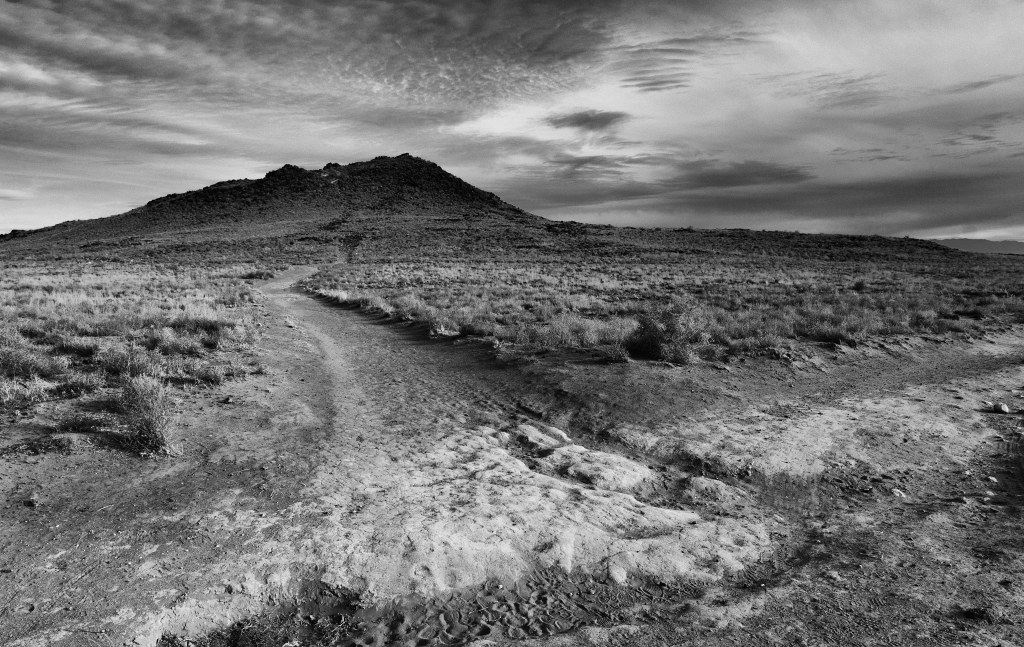 Sony Alpha NEX-7 + Sony Vario-Tessar T* E 16-70mm F4 ZA OSS sample photo. Volcano on west mesa photography