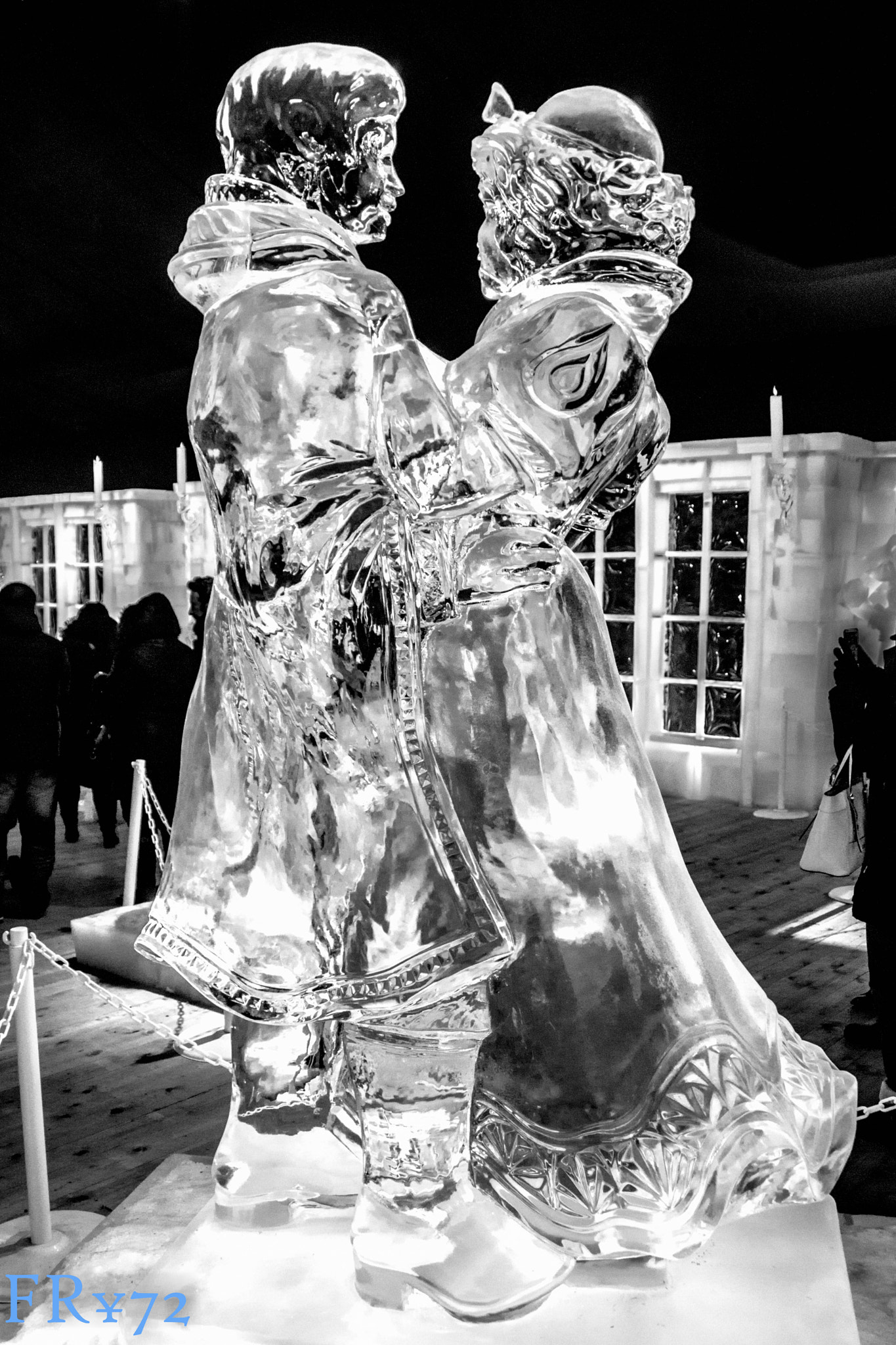 Sony DT 18-200mm F3.5-6.3 sample photo. Couple glace photography