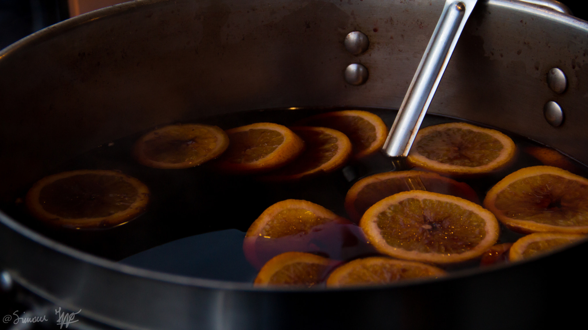 Canon EF-S 18-135mm F3.5-5.6 IS sample photo. Mulled wine photography
