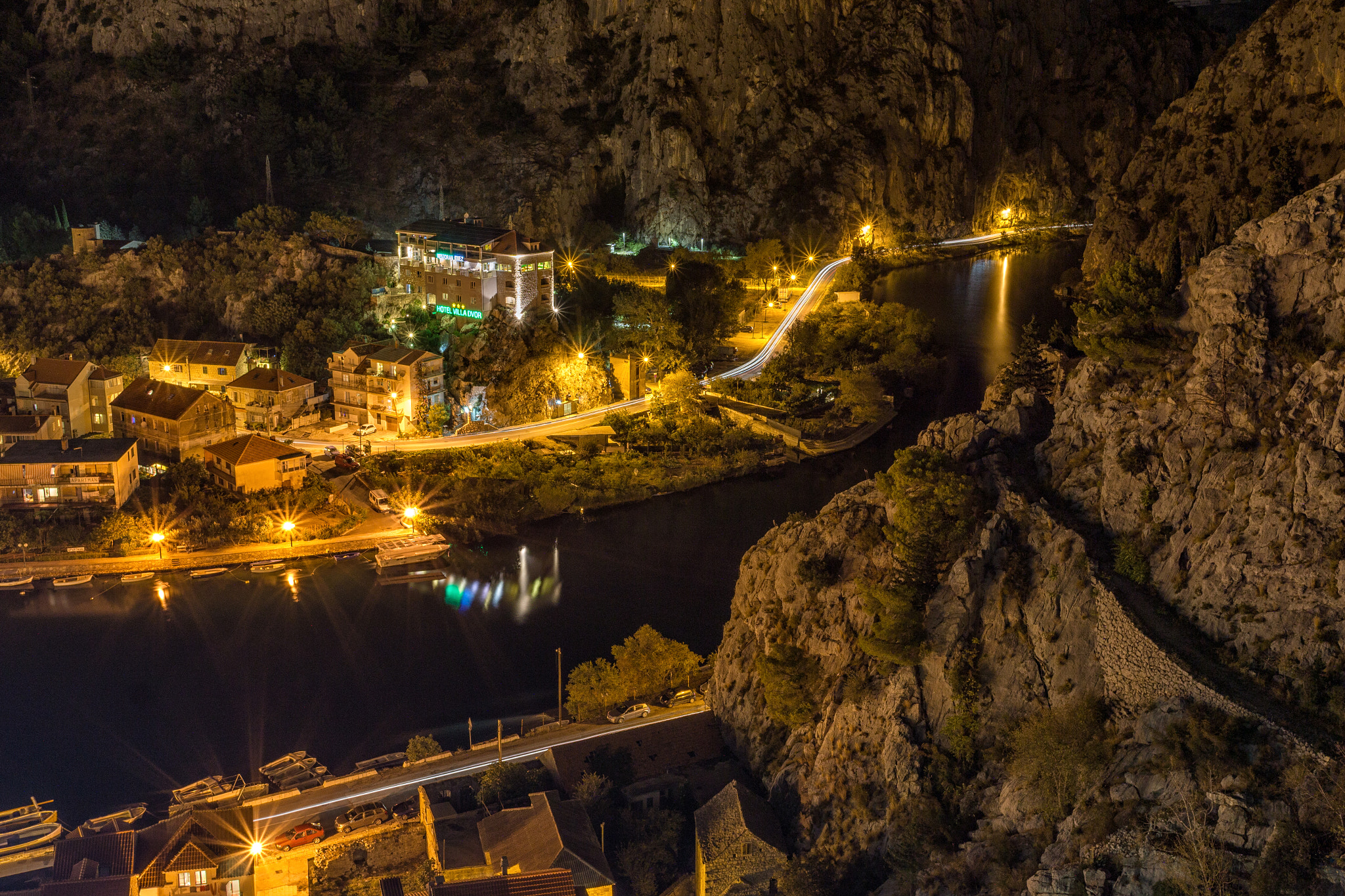 Sony Sonnar T* E 24mm F1.8 ZA sample photo. Cetina river in night photography