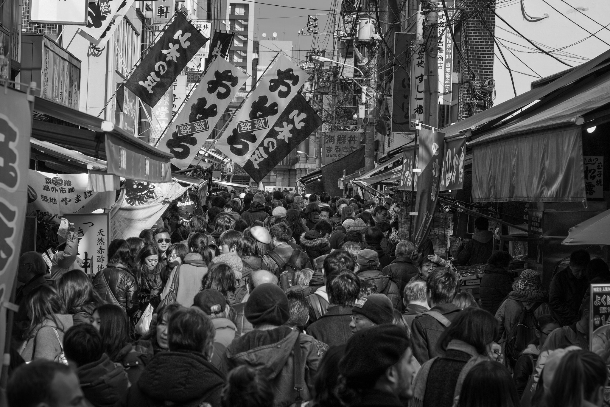Canon EOS 100D (EOS Rebel SL1 / EOS Kiss X7) sample photo. Tsukiji market at year end photography