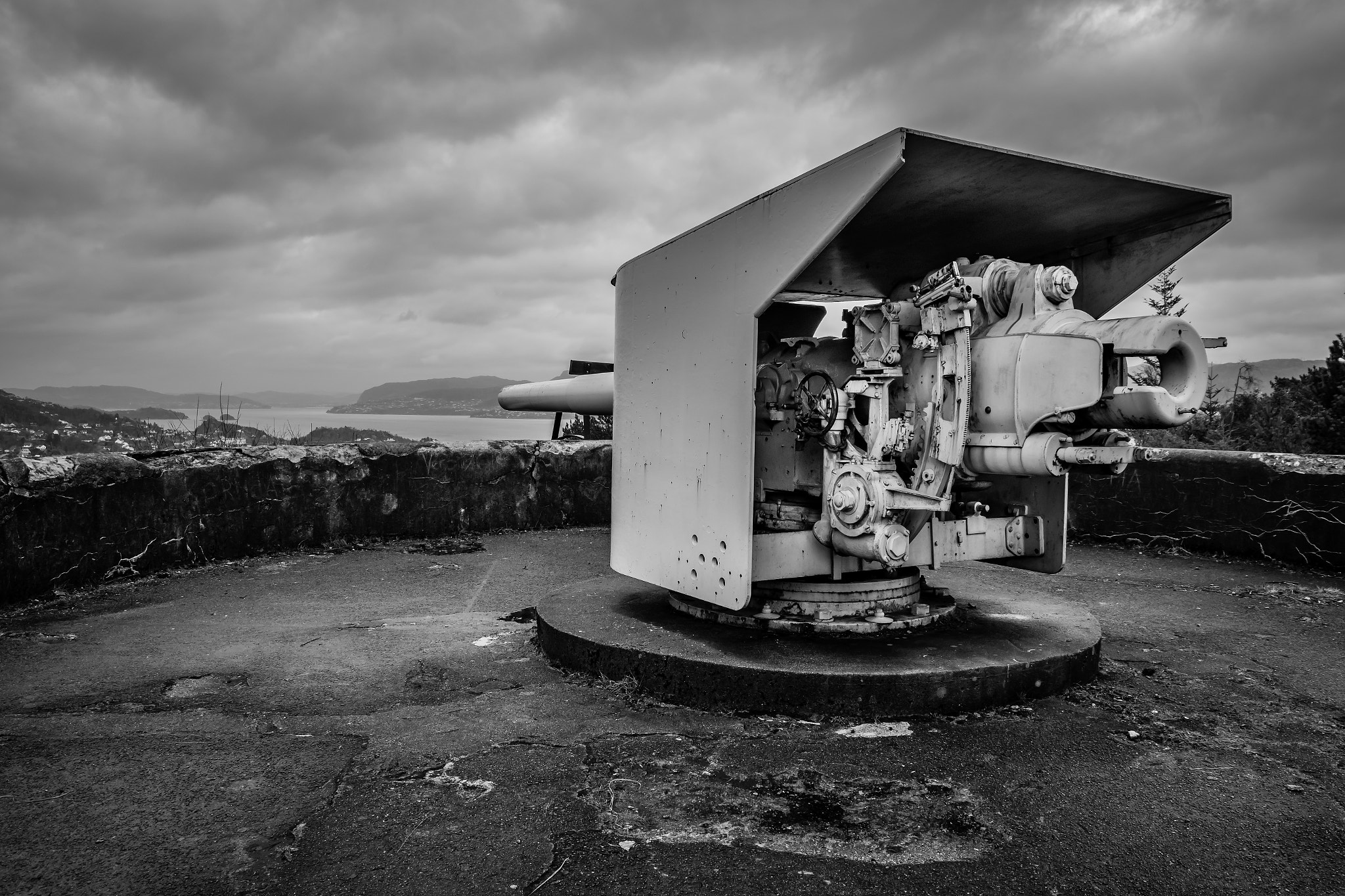 Samsung NX 18-55mm F3.5-5.6 OIS sample photo. "protecting entrance to the city" photography