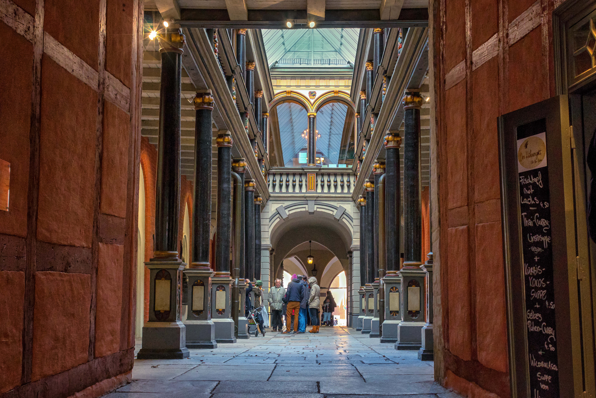 Canon EF-S 18-55mm F3.5-5.6 III sample photo. Durchgang rathaus stralsund photography