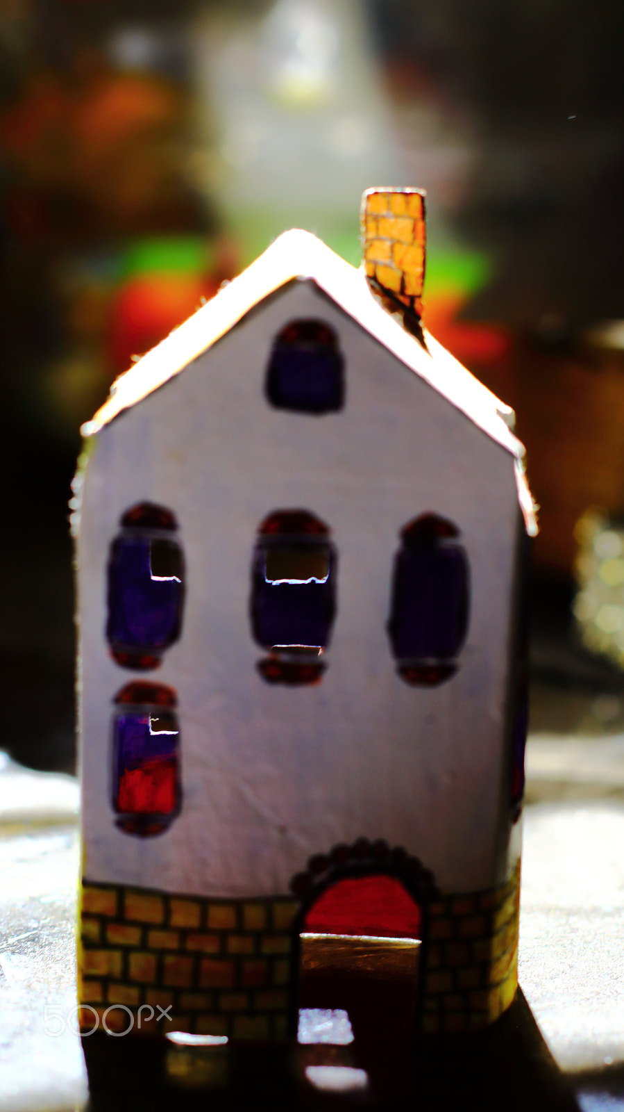 Canon EOS 1300D (EOS Rebel T6 / EOS Kiss X80) + Canon EF 50mm F1.8 II sample photo. Toy house made of cardboard photography