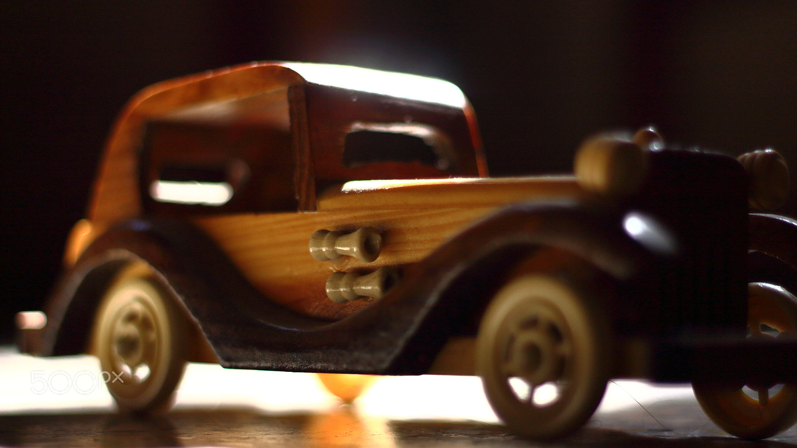 Canon EOS 1300D (EOS Rebel T6 / EOS Kiss X80) + Canon EF 50mm F1.8 II sample photo. Vintage car #1 photography