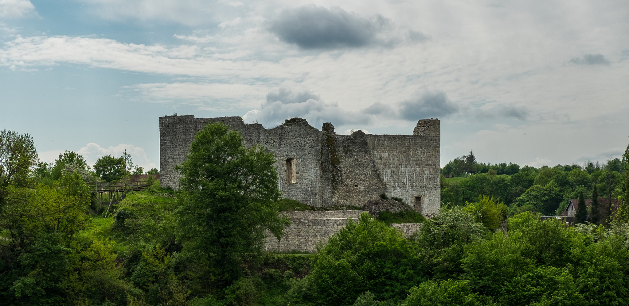 Fujifilm X-E2 + Fujifilm XF 35mm F2 R WR sample photo. Castle photography