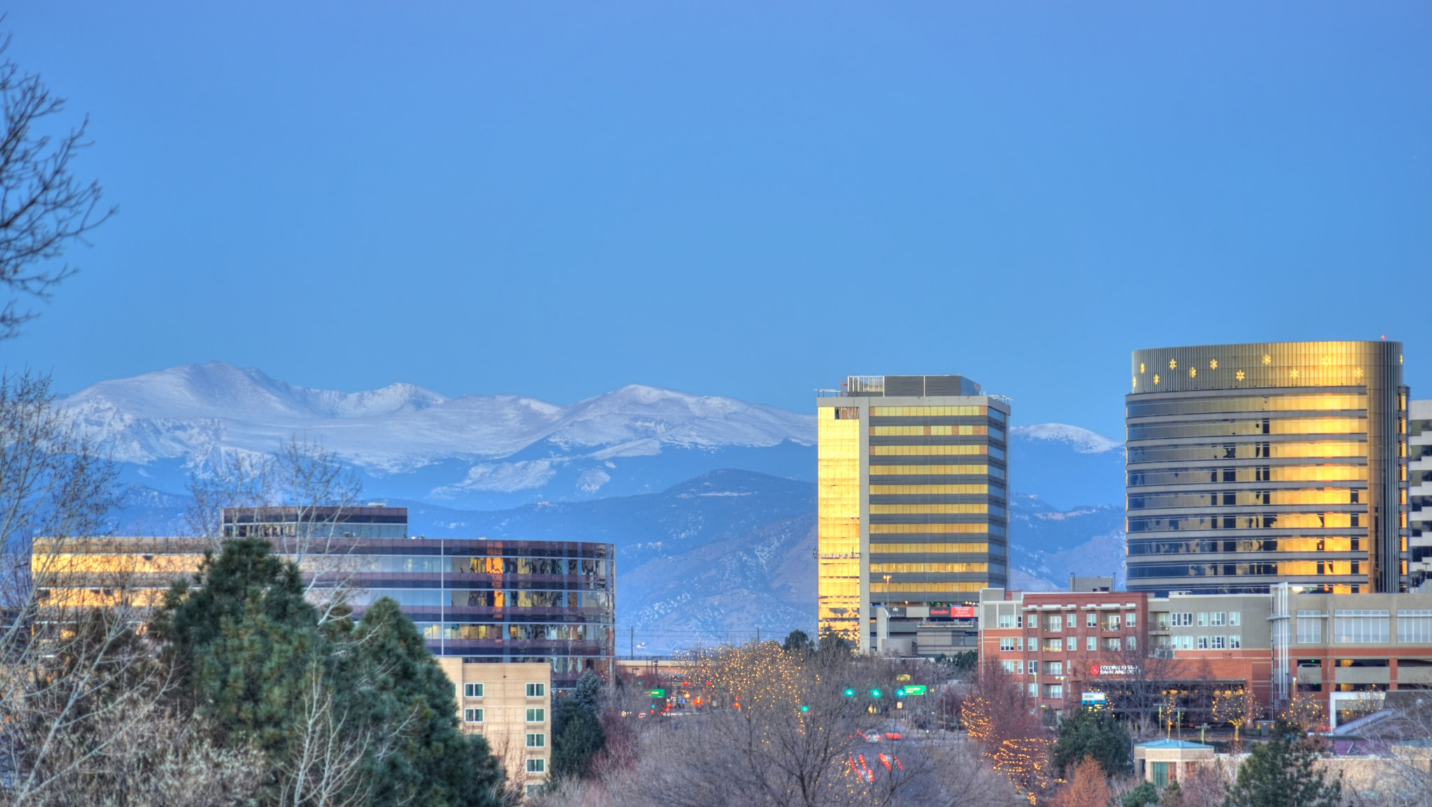 Sony FE 24-240mm F3.5-6.3 OSS sample photo. South denver with rockies photography