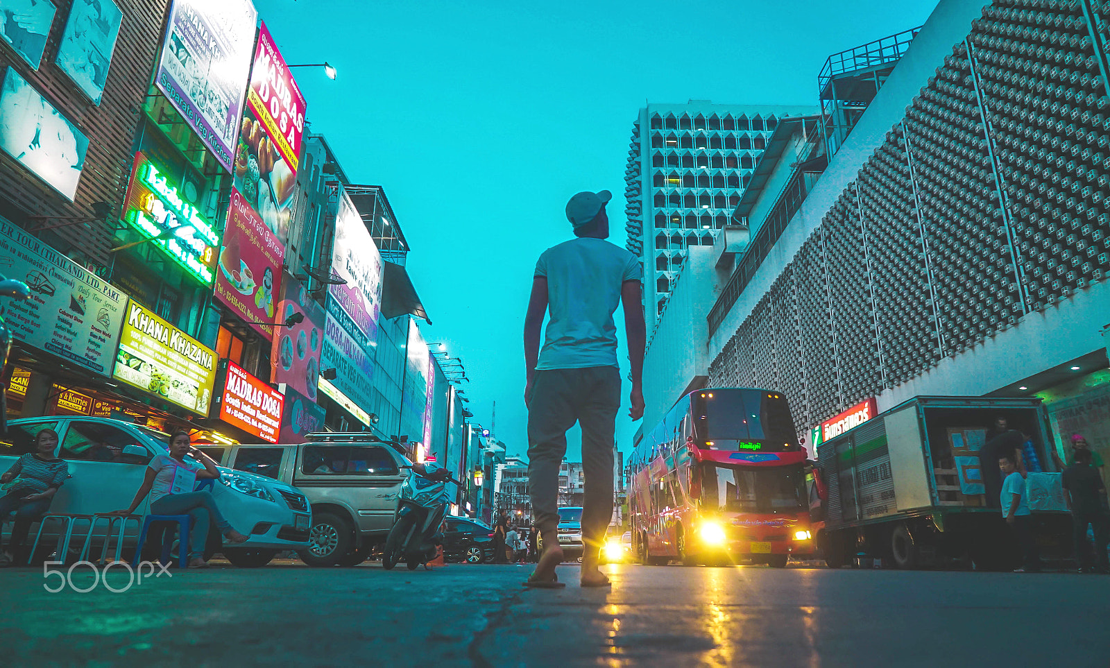 Sony a7S II + Sony Vario Tessar T* FE 24-70mm F4 ZA OSS sample photo. Bangkok street photography