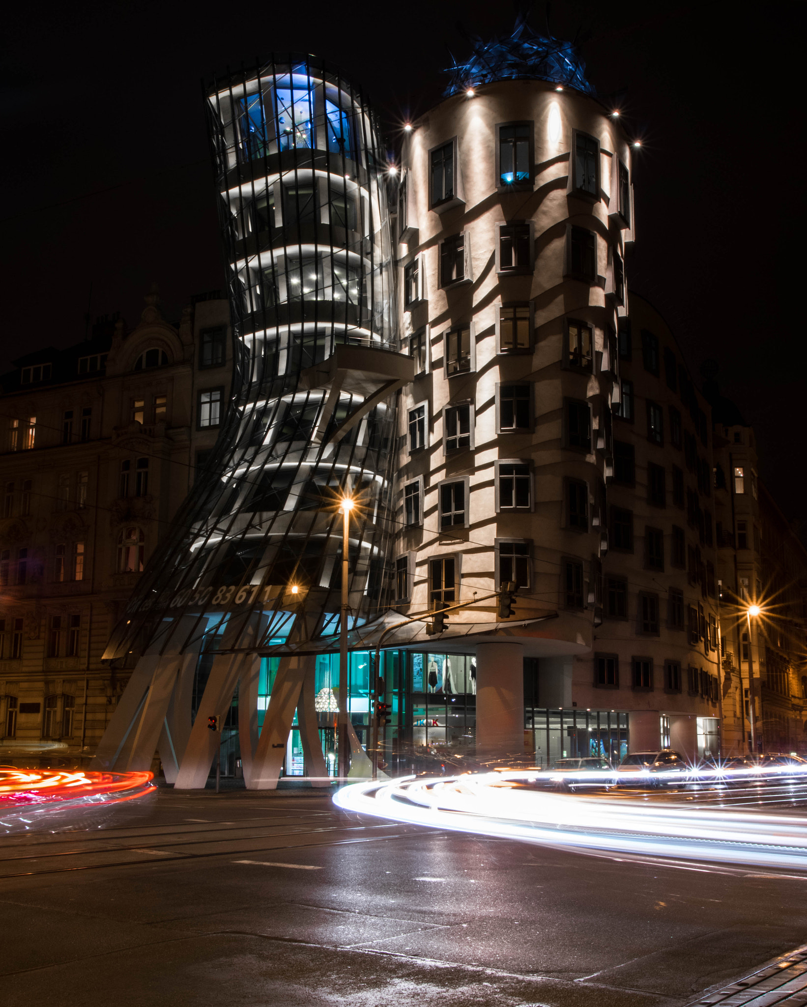 Sigma 10-20mm F3.5 EX DC HSM sample photo. Dancing house  photography