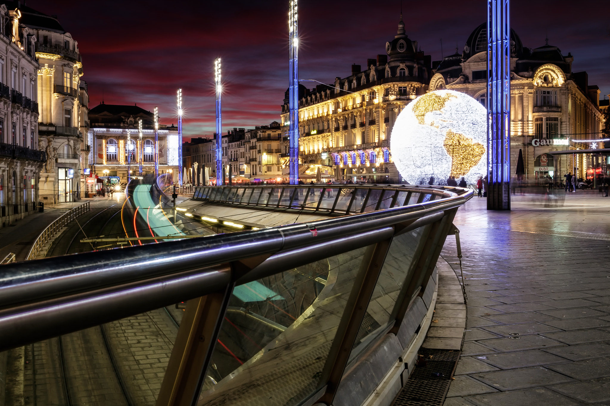 Canon EF 24-70mm F4L IS USM sample photo. Sunset on comédie place in montpellier photography