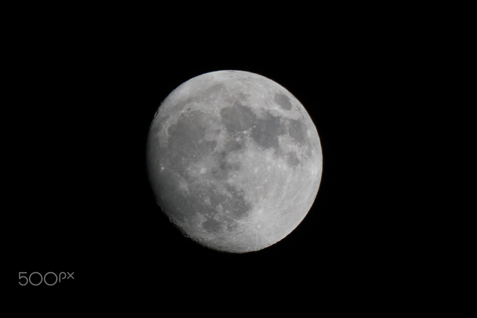 Sony ILCA-77M2 + Tamron SP 70-300mm F4-5.6 Di USD sample photo. Kurz_vor_dem_supermond photography