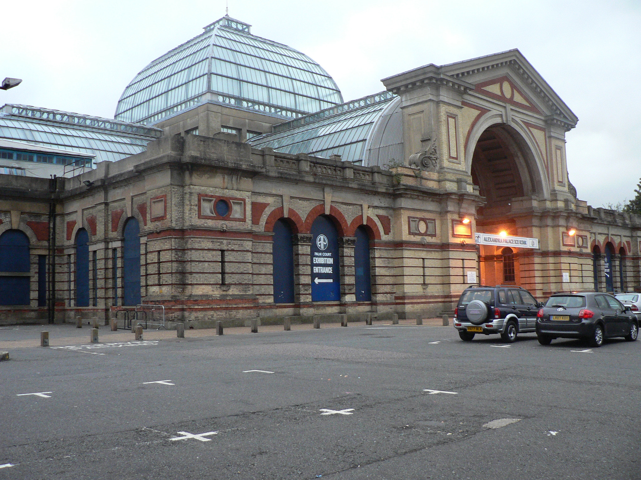 Panasonic DMC-FZ5 sample photo. Alexandra palace photography