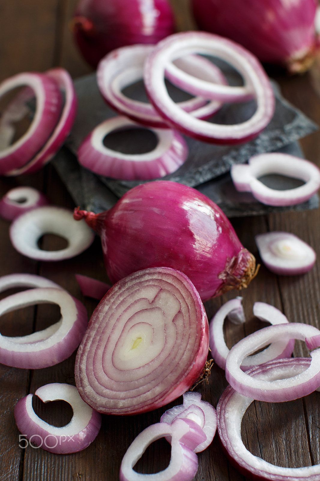 Canon EOS 650D (EOS Rebel T4i / EOS Kiss X6i) + Canon EF 50mm F1.2L USM sample photo. Red onions on a wooden table photography