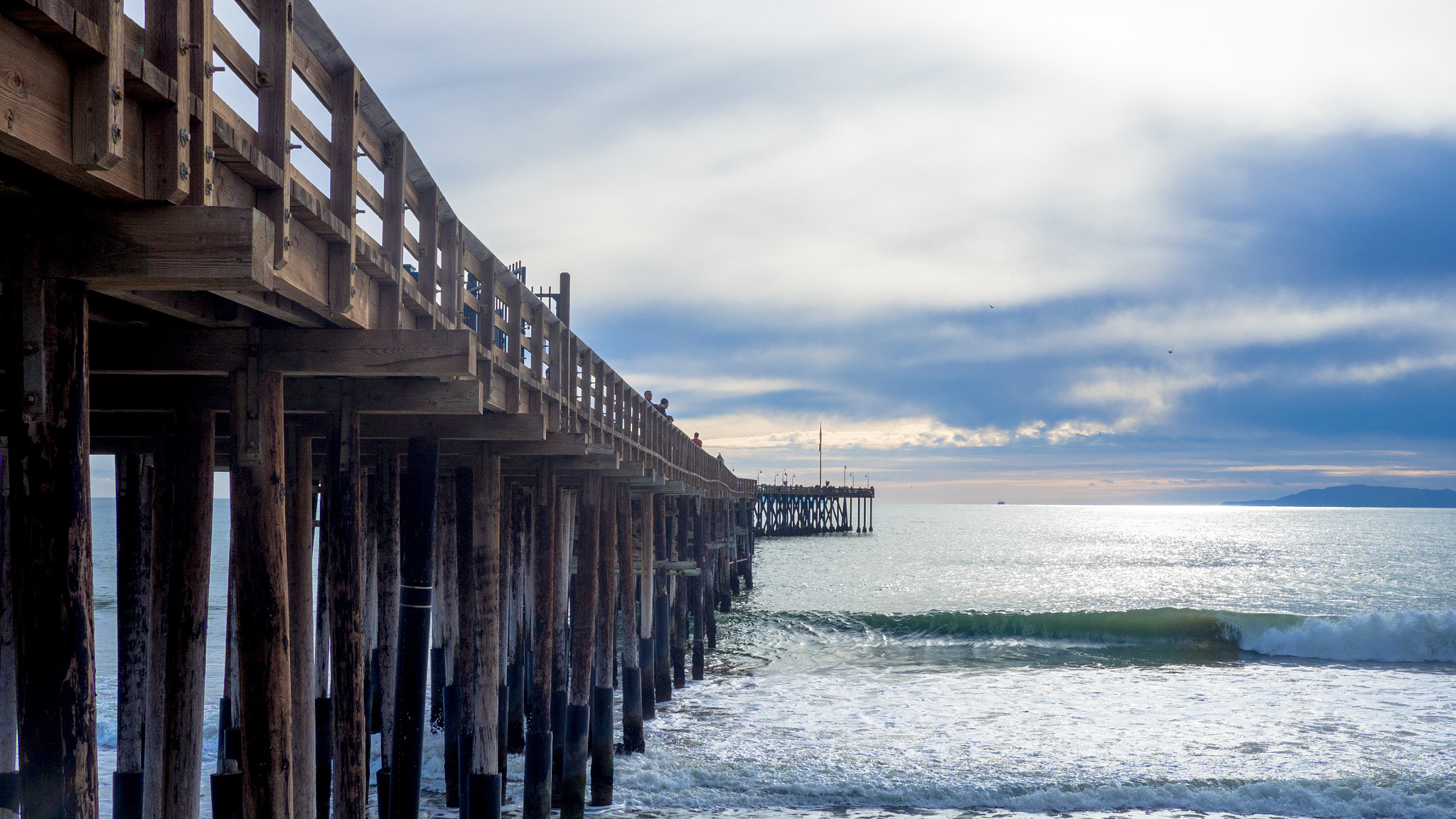 Olympus OM-D E-M10 + LUMIX G 20/F1.7 II sample photo. Ventura pier photography