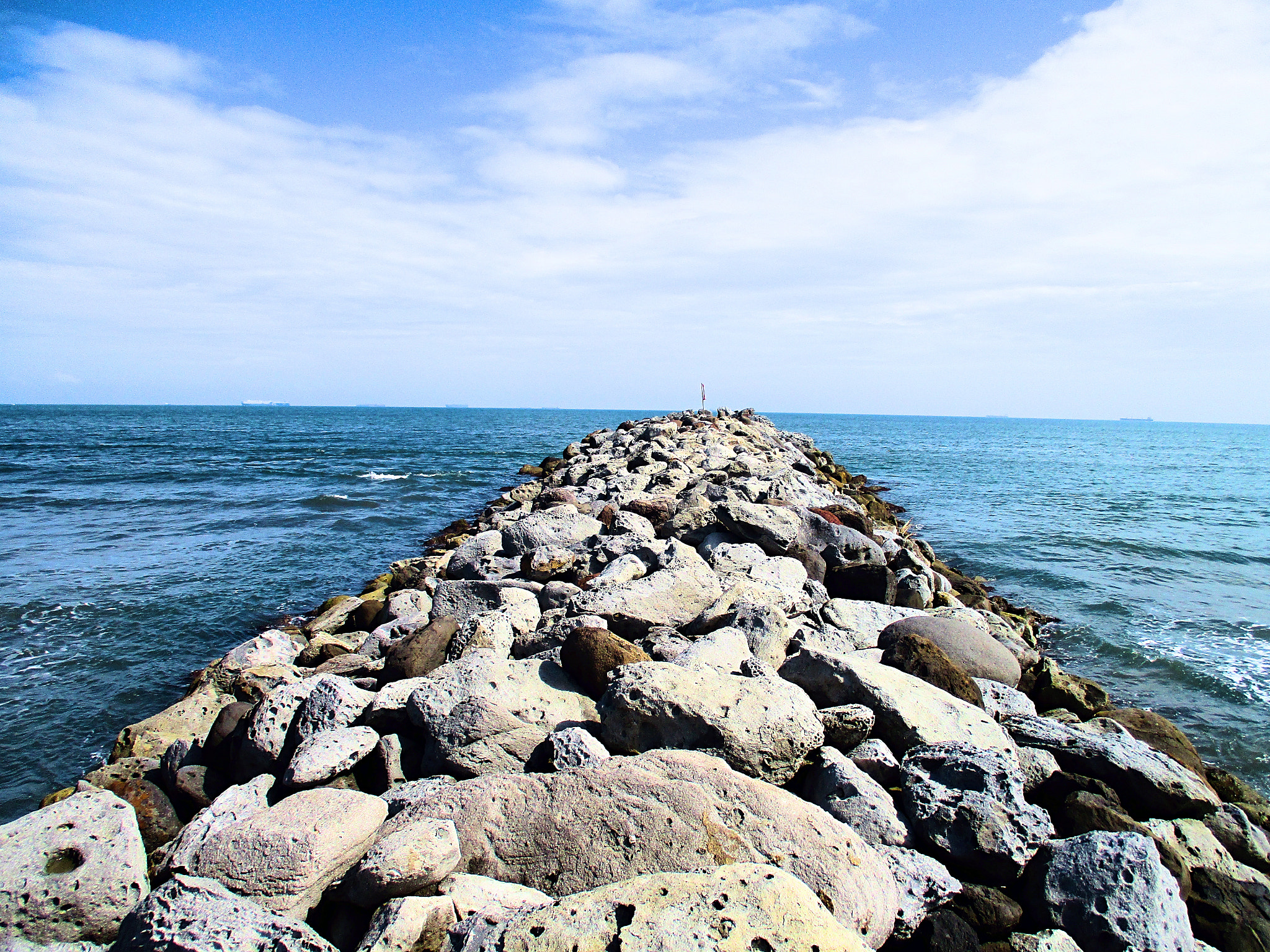 Canon PowerShot ELPH 160 (IXUS 160 / IXY 150) sample photo. Rocks photography