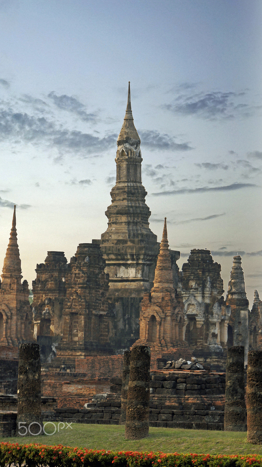 Sony Alpha NEX-3 sample photo. Temple in sukhothai national park photography