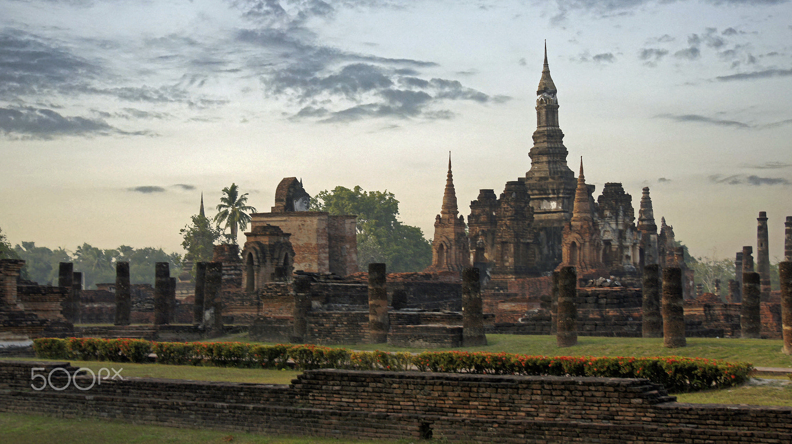 Sony Alpha NEX-3 + Sony E 18-200mm F3.5-6.3 OSS sample photo. Temple in sukhothai national park photography