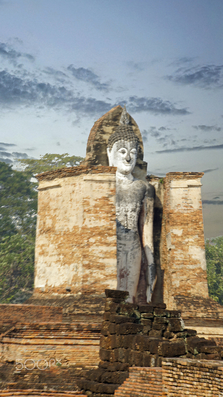 Sony E 18-200mm F3.5-6.3 OSS sample photo. Buddha statue in skuhothai photography