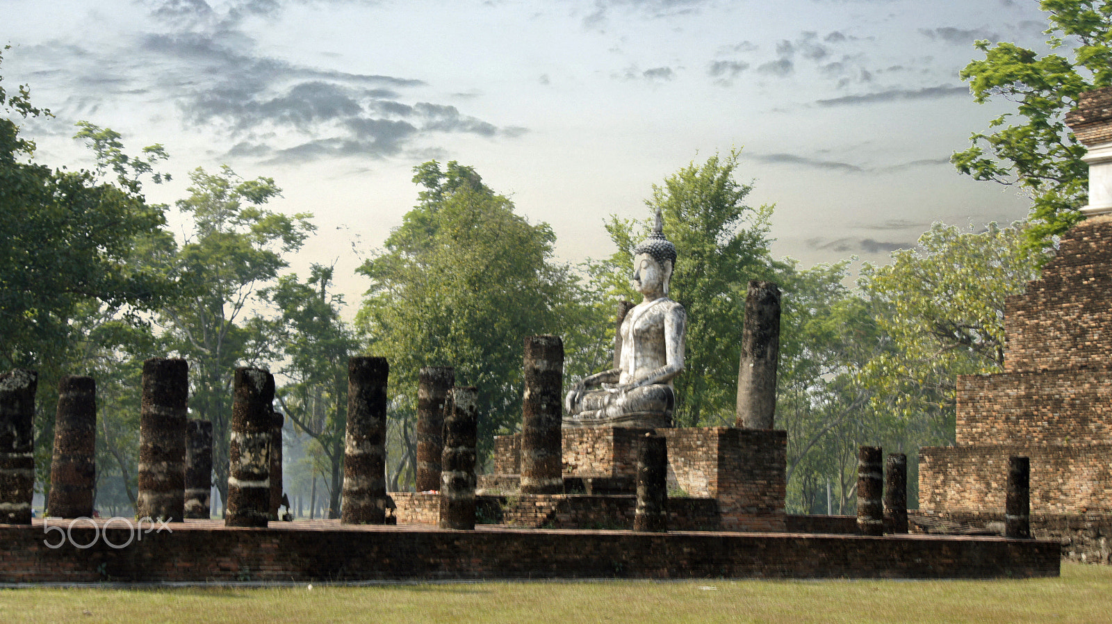 Sony Alpha NEX-3 sample photo. Buddha statue in skuhothai photography