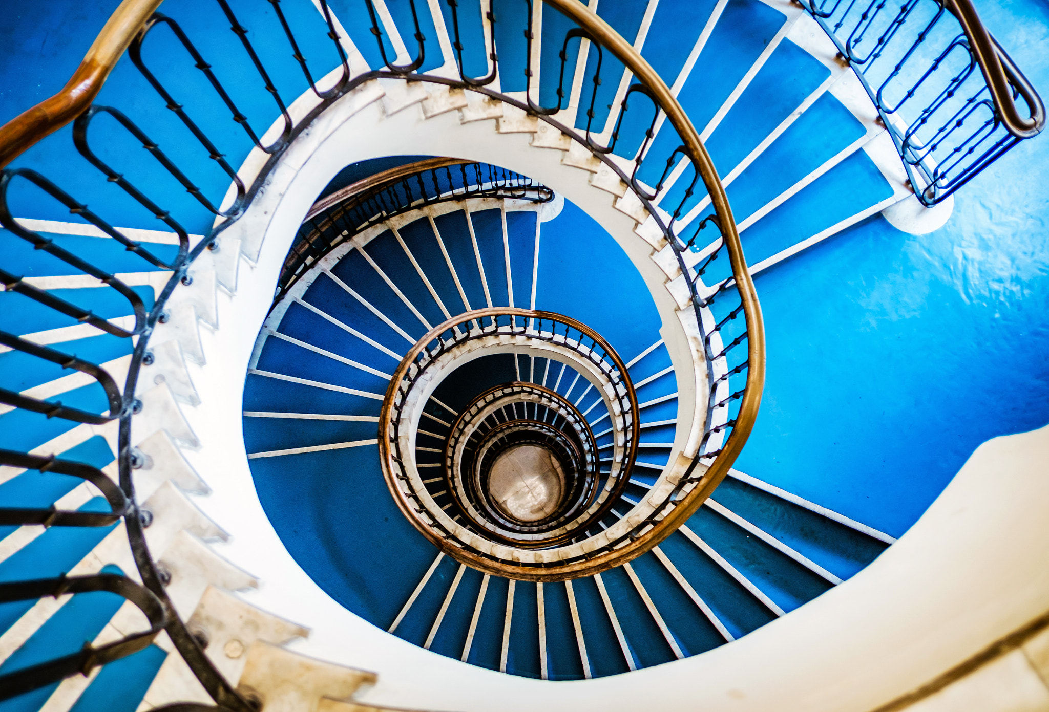 Fujifilm X-T10 + Fujifilm XF 18mm F2 R sample photo. Spiral staircase photography